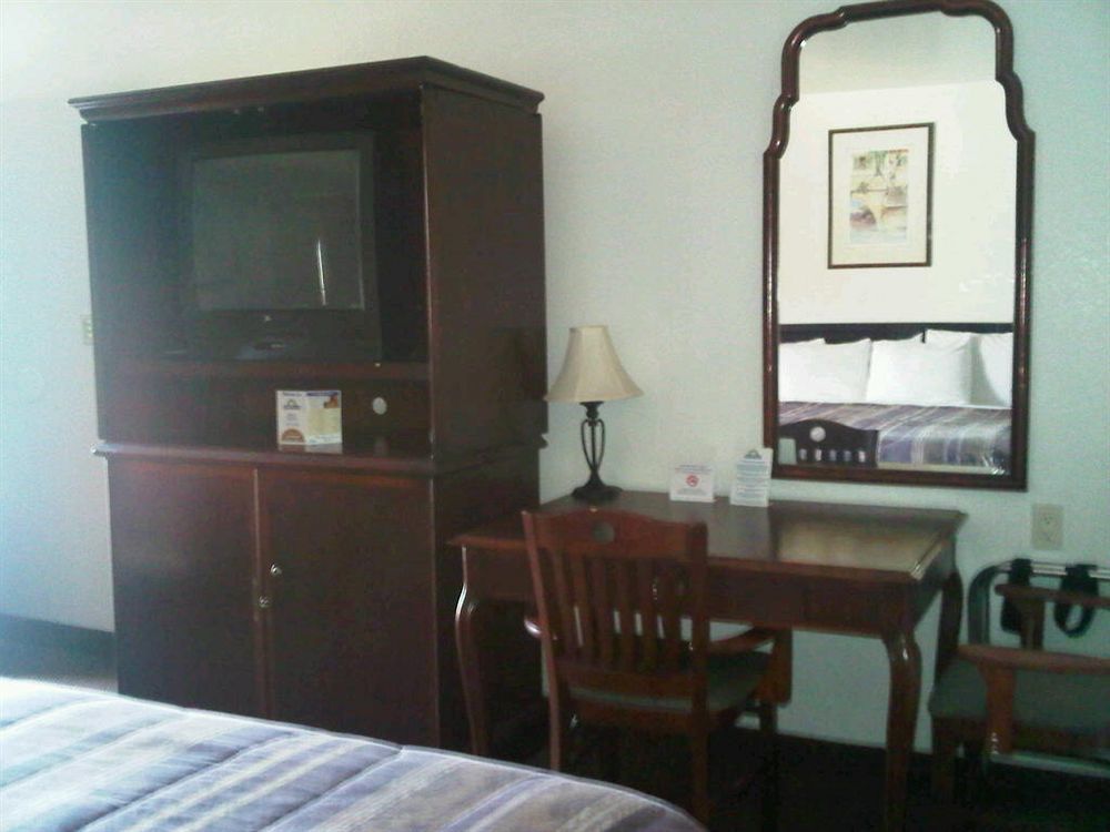 Americas Best Value Inn Pasadena Exterior photo